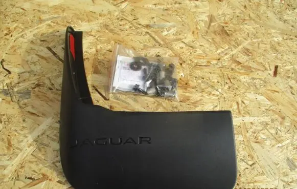 Jaguar F-Pace Front mudguard T4A18270