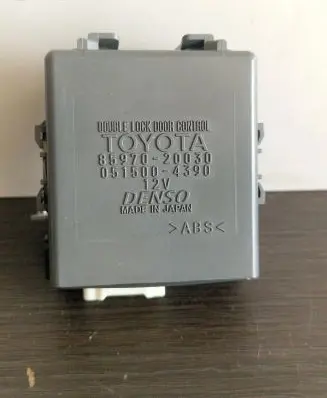 Toyota Avensis T270 Door control unit/module 8597020030 0515004390