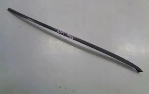 Volkswagen PASSAT B6 Windshield/front glass wiper blade 