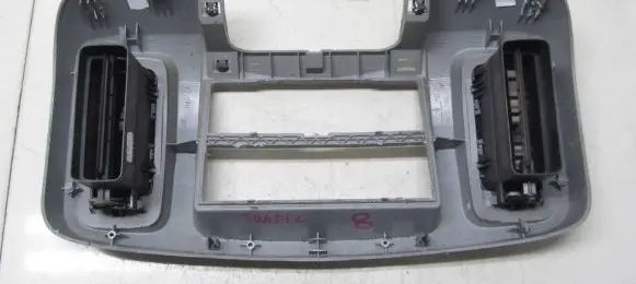 Renault Trafic II (X83) Radio/GPS head unit trim R6136S140