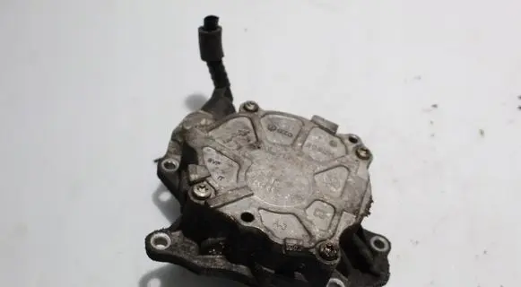 Volkswagen PASSAT B6 Vacuum pump 03L145100