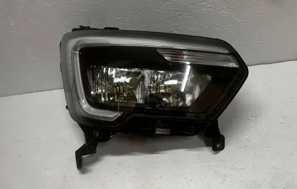 Renault Master III Headlight/headlamp 260105567r