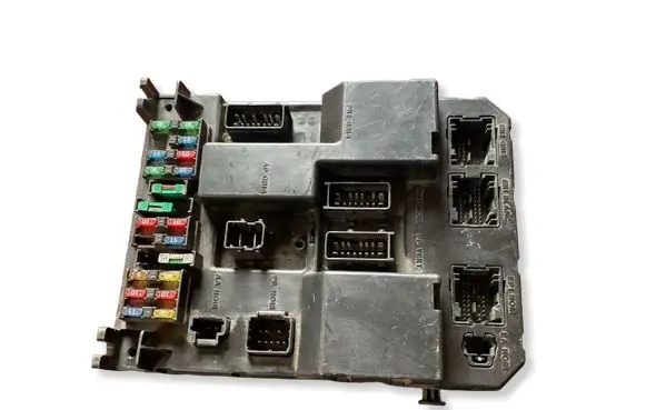 Peugeot 308 SW Fuse module 9651196980