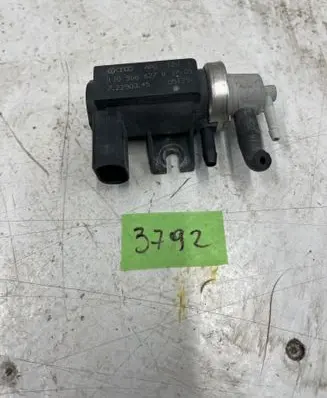 Volkswagen Transporter - Caravelle T5 Turbo solenoid valve 1J0906627B 05T256 72290345