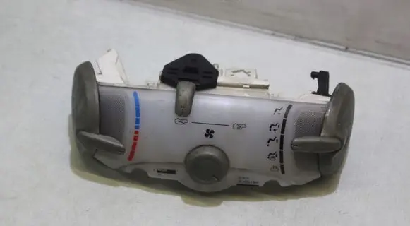 Citroen C1 Climate control unit 559000H20