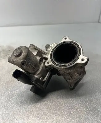 Volkswagen Golf V EGR valve 03G129637A