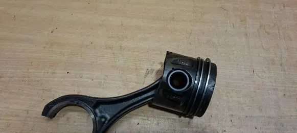 Mercedes-Benz ML W164 Piston with connecting rod 8340E