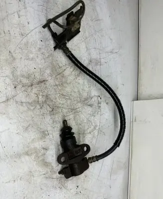 Subaru Forester SF Clutch slave cylinder 
