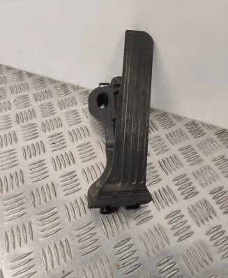 Volkswagen Jetta VI Accelerator throttle pedal 1K1723503AR