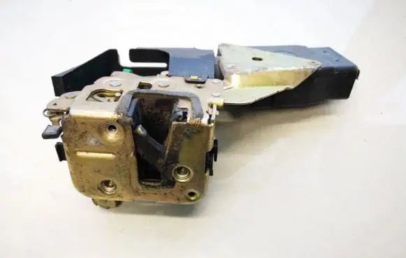 Mitsubishi Carisma Front door lock
