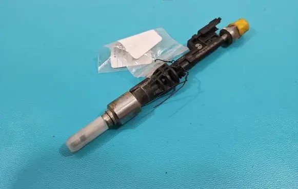 BMW X5 E70 Fuel injector 7597870-04 IMPRK1369799