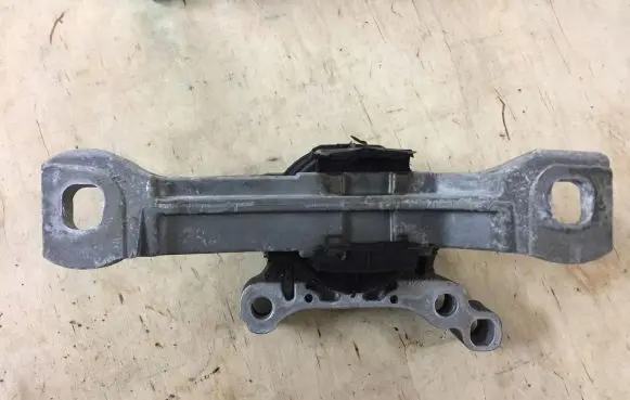 Ford Escort Engine mounting bracket