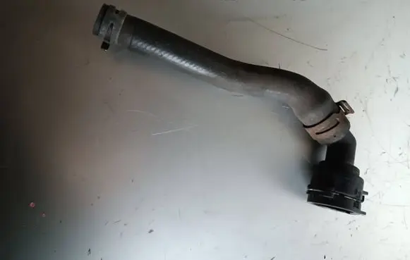 Engine coolant pipe/hose