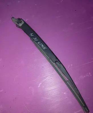Hyundai Santa Fe Rear wiper blade arm