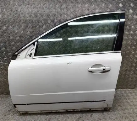Volvo V70 Front door 31335565