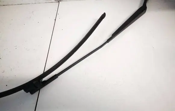 Front wiper blade arm