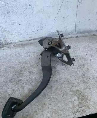 Toyota Avensis T250 Brake pedal