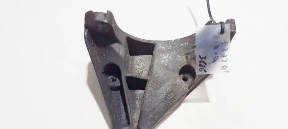 Audi A6 S6 C4 4A Engine mounting bracket 4a0199353a