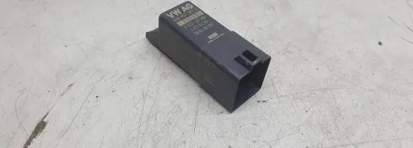 Volkswagen Eos Glow plug pre-heat relay 038907281D 4050430 0522120504