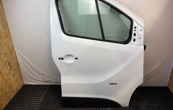 Opel Vivaro Front door 