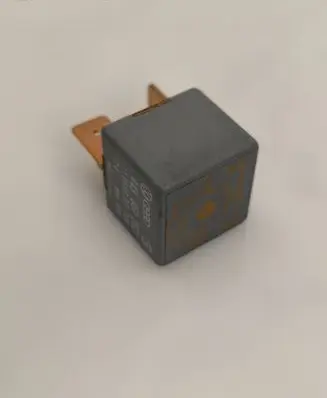 Audi A8 S8 D2 4D Other relay 443951253