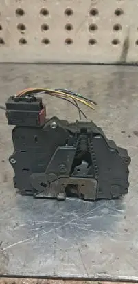 Opel Corsa D Front door lock