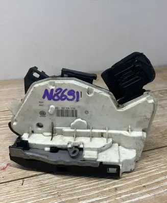Seat Toledo IV (NH) Rear door lock 5E0839015A