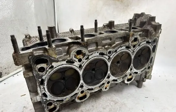 Mazda 3 I Engine head 6090A