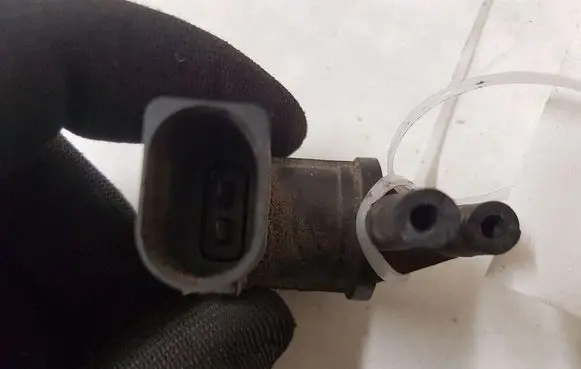 Volkswagen PASSAT B6 Turbo solenoid valve 1K0906283A