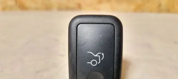 Mercedes-Benz C W204 Tailgate opening switch A2048707051