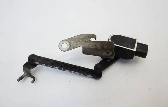 Headlight/headlamp level sensor