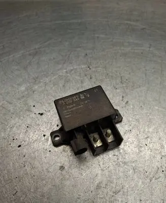 Mercedes-Benz C W203 Charging relay A0025423819