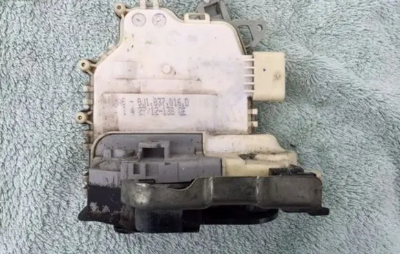 Audi A7 S7 4G Front door lock 8J1837016D