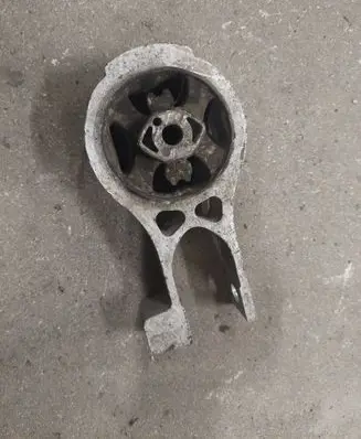 Peugeot 508 Engine mount bracket 3318237