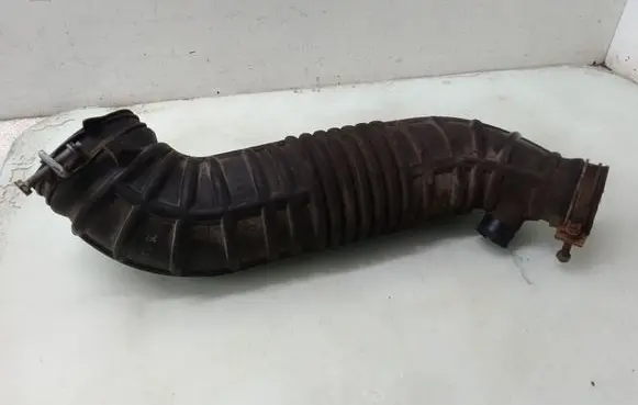 KIA Carens I Air intake hose/pipe