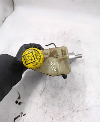 Brake fluid reservoir