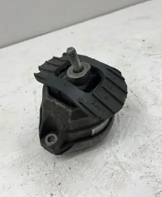 BMW 5 E60 E61 Engine mount bracket 6769874
