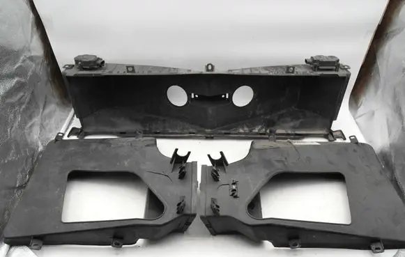 Tesla Model S Intercooler air guide/duct channel 105807000C