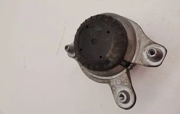 Mercedes-Benz C W205 Engine mount bracket A2052406617