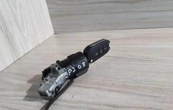 Peugeot 208 Ignition lock 9663123380 96762547