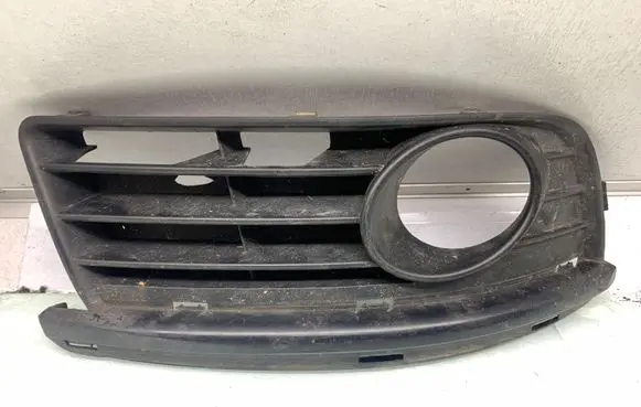 Volkswagen Jetta V Front fog light trim/grill 1K0853666H