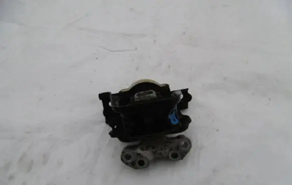 Peugeot 2008 I Engine mounting bracket
