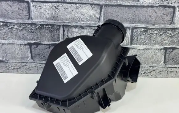 BMW 6 G32 Gran Turismo Air filter box 7643301