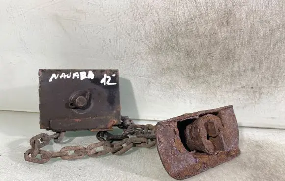 Nissan Navara D40 Spare wheel mounting bracket 