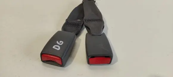 Mazda 626 Rear seatbelt buckle