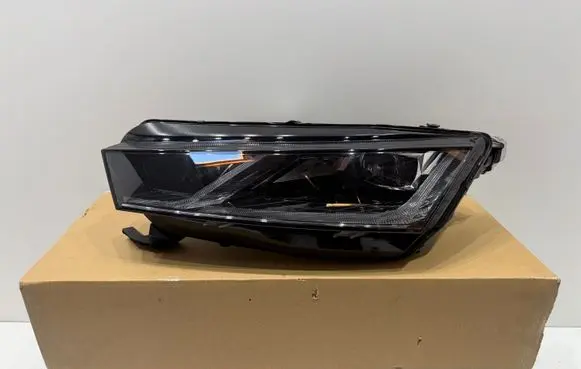 Skoda Octavia Mk4 Headlight/headlamp 5E4941015A