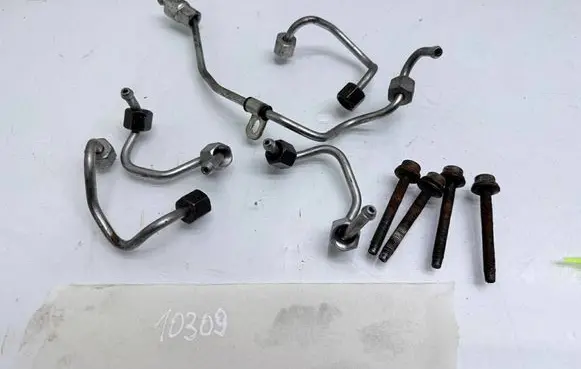 Volvo V40 Fuel injector supply line/pipe 31303504 31405314 31303505