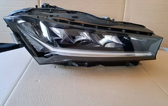 Skoda Superb B9 Headlight/headlamp 3P1941016