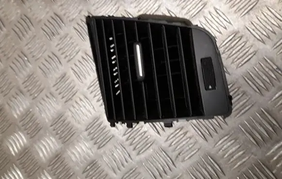 Rear air vent grill