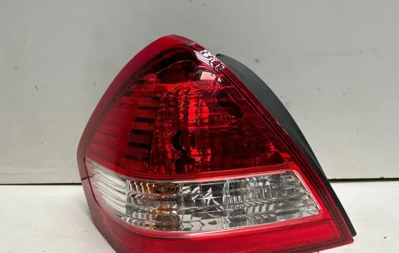 Nissan Versa Rear/tail lights 22504001 26555EL00A 01002040476